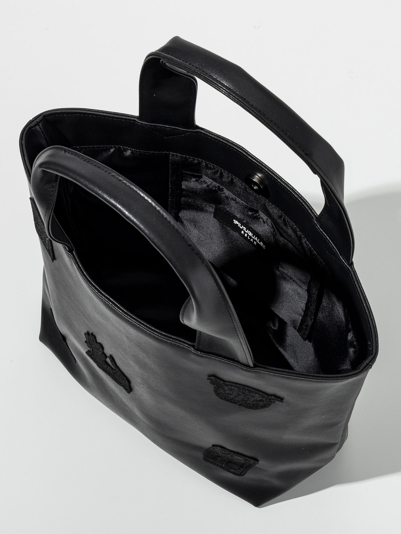 1PIU1UGUALE3 RELAX - GONZ COLLABORATION LUNCH BAG / ブラック | BRYAN