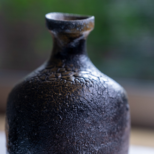 備前焼の国指定伝統工芸士兼松敬之氏の作品 徳利、工芸品。 藤原 啓 作
