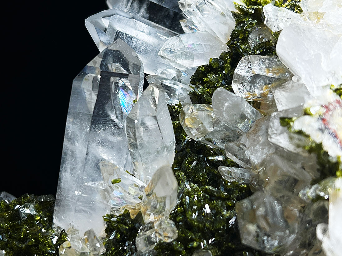 四川省産 エピドート(緑簾石)in水晶/Epidote in Quartz