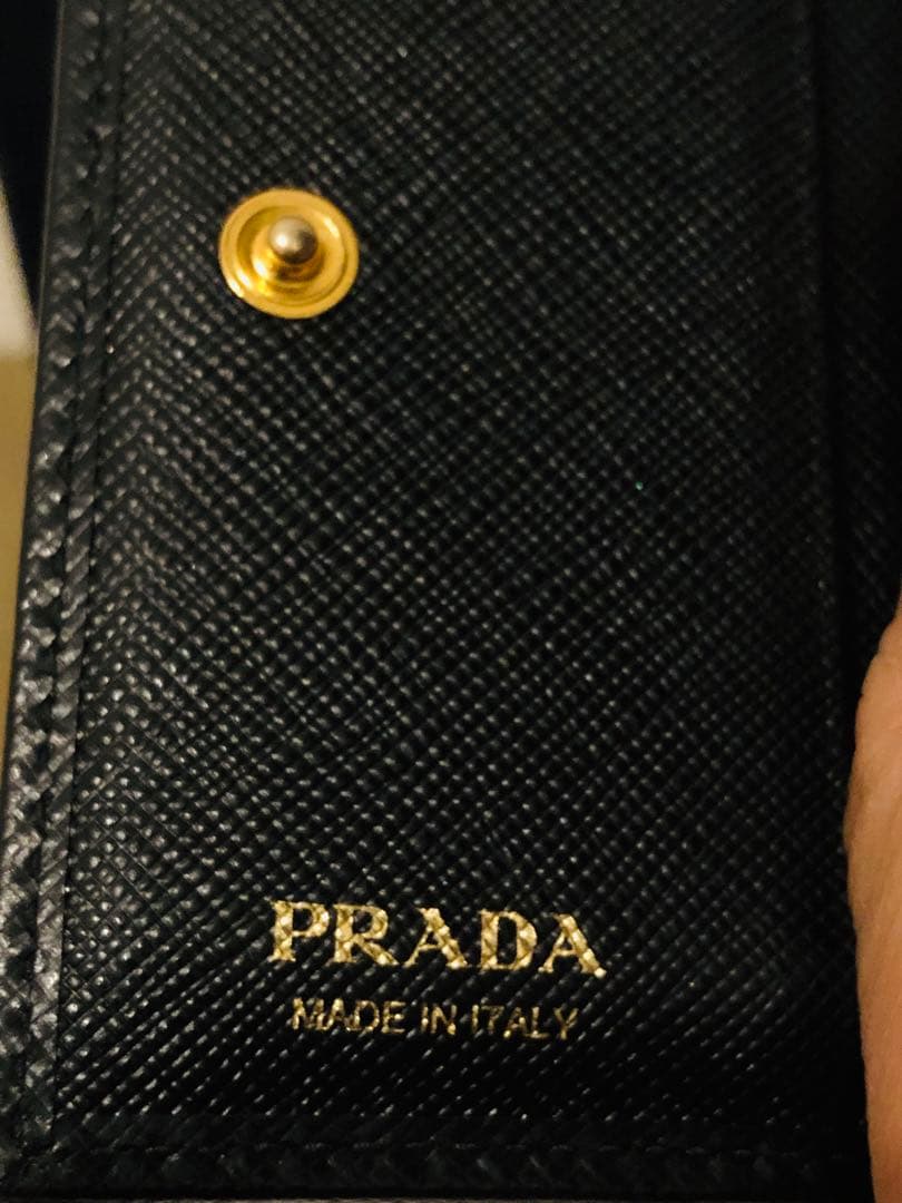 PRADA サフィアーノレザー 二つ折り財布 (ICチップ(RFID)搭載) - メルカリ