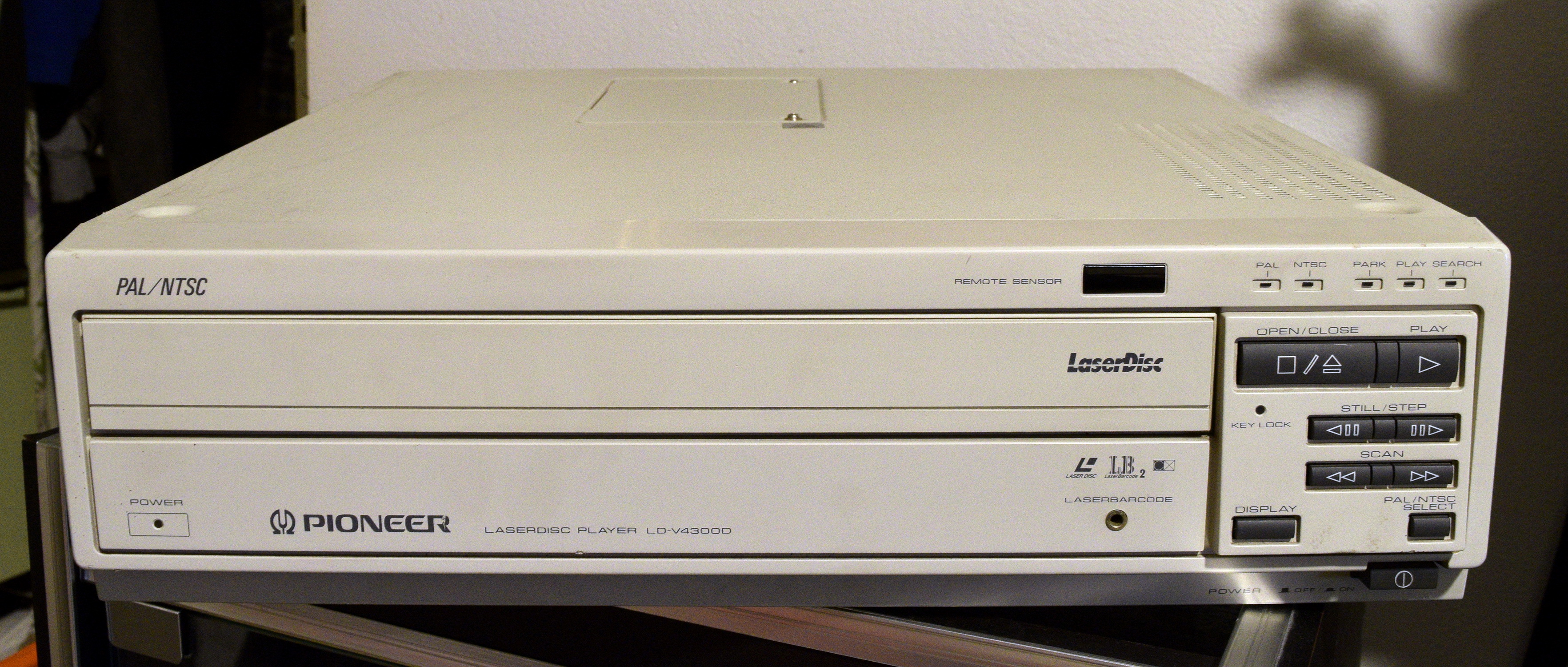 Review of the Month; Pioneer LD-V4300D – Aaltomies